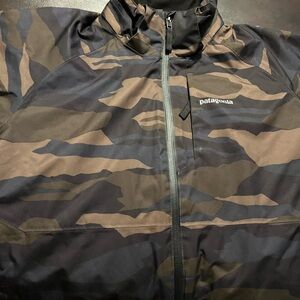 Patagonia Men's Black and Brown Windbreaker